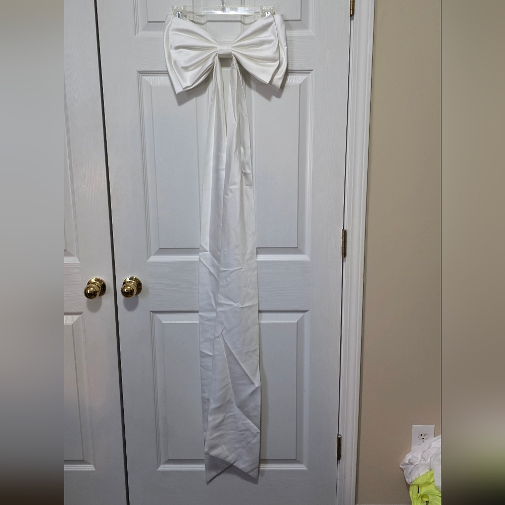 Pin On Elegant White Bow For Outfits/Dresses